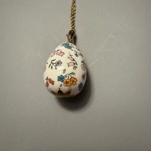 Franklin mint porcelain egg 1981 necklace